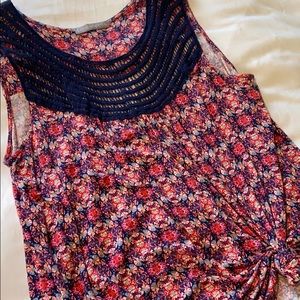 Floral tank with Navy neckline XL